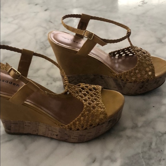 Madden Girl mustard wedges - Picture 3 of 11